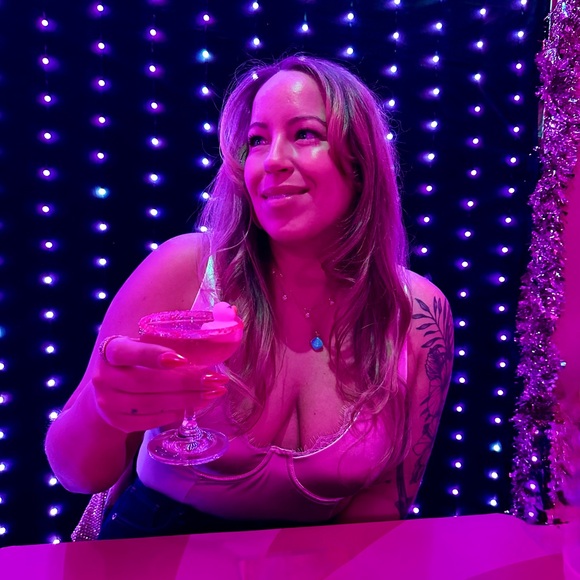 🇺🇸 Meet Your Posher! 🇺🇸 - Picture 8 of 9